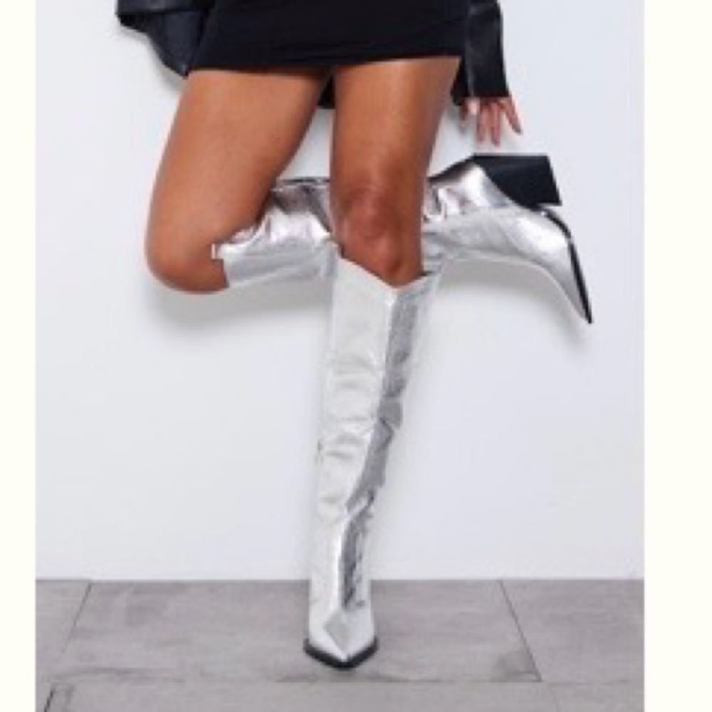 PrettyLittleThing SILVER METALLIC WESTERN POINTED WEDGE HEELED
KNEE BOOTS